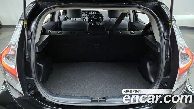Toyota Prius 2020 — фото 20