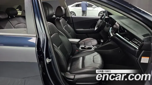 Kia Niro 2020 — фото 10