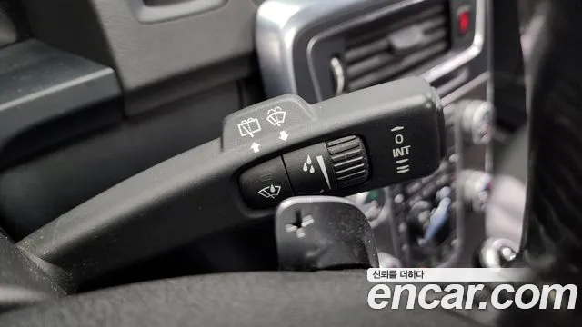 Volvo V60 2015 — фото 16