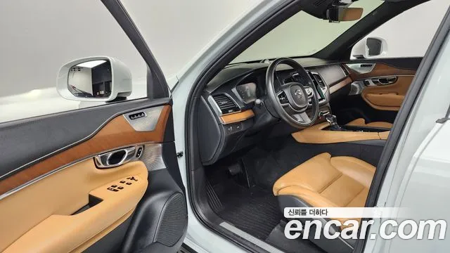 Volvo XC90 2017 — фото 10