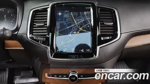Volvo XC90 2017 — фото 14