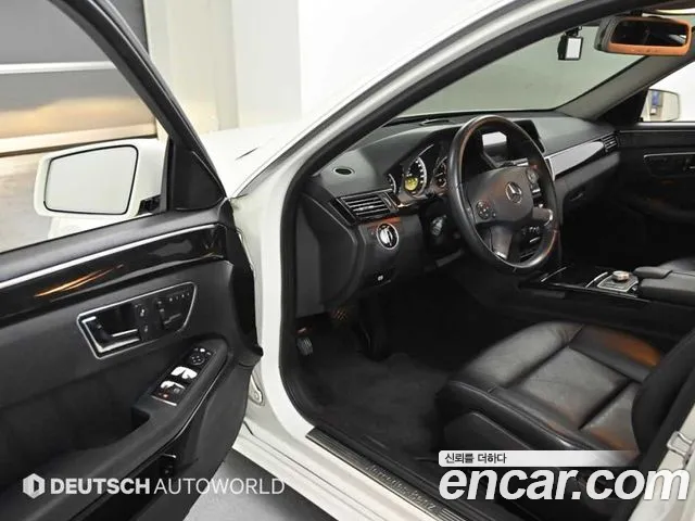 Mercedes-Benz E-Class 2011 — фото 11