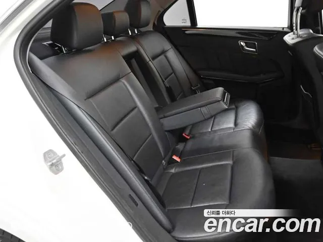 Mercedes-Benz E-Class 2011 — фото 12