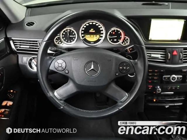 Mercedes-Benz E-Class 2011 — фото 13