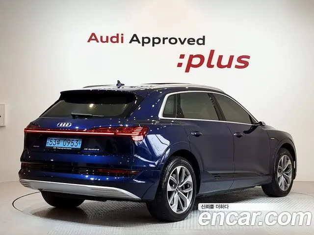 Audi e-tron 2023 — фото 2
