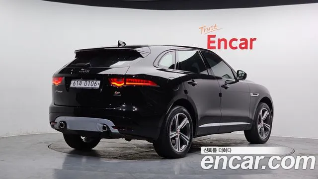 Jaguar F-PACE 2017 — фото 2