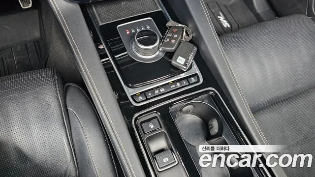 Jaguar F-PACE 2017 — фото 9