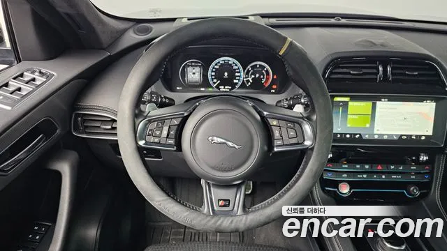 Jaguar F-PACE 2017 — фото 13