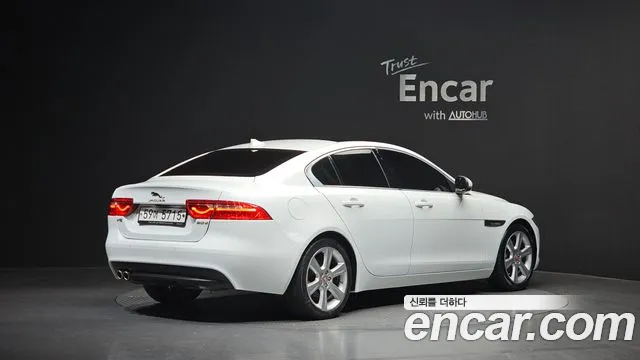 Jaguar XE 2016 — фото 2