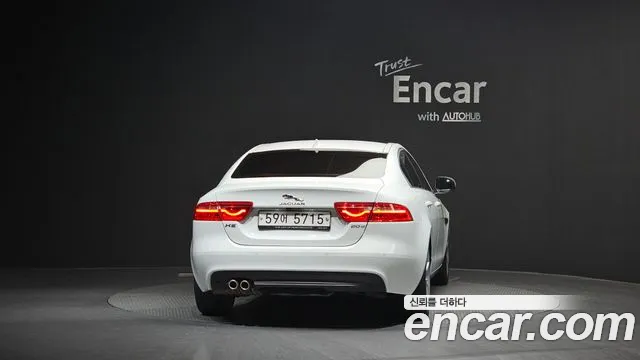 Jaguar XE 2016 — фото 4