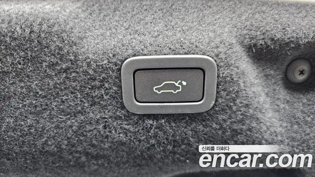 Jaguar XE 2016 — фото 20