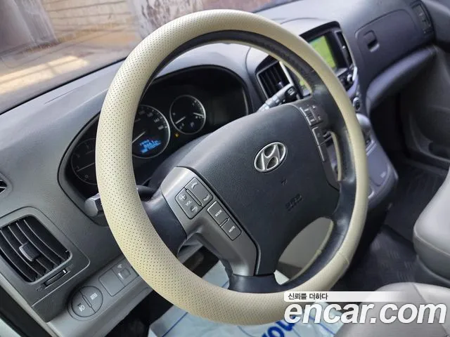 Hyundai Starex 2017 — фото 10