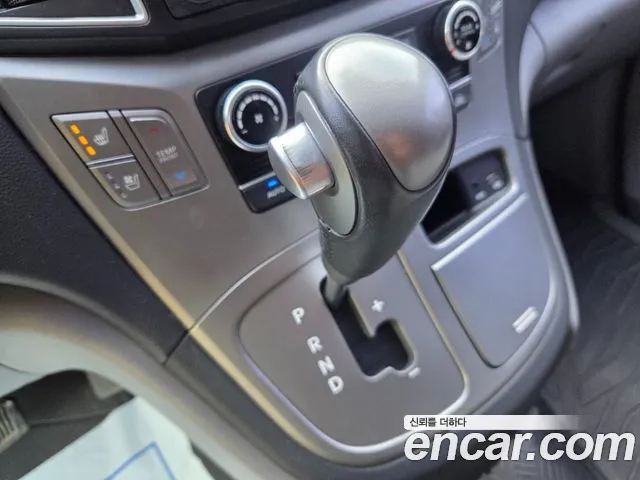 Hyundai Starex 2017 — фото 13