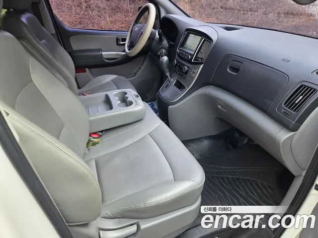 Hyundai Starex 2017 — фото 19