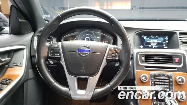 Volvo V60 2016 — фото 13