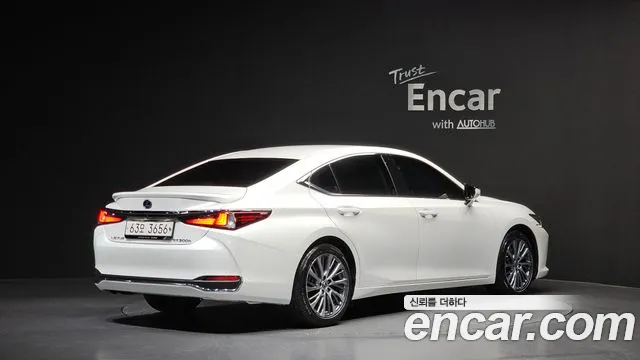 Lexus ES 2019 — фото 2