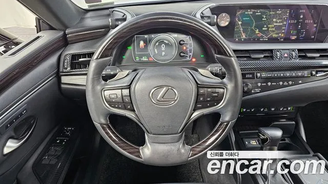 Lexus ES 2019 — фото 13