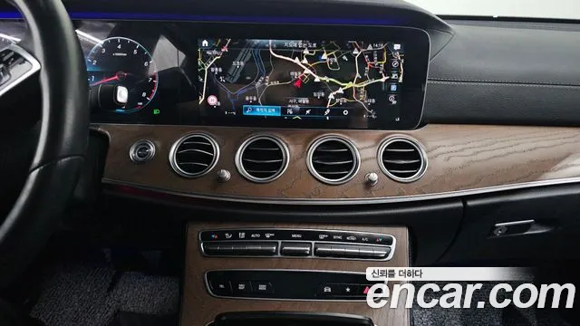 Mercedes-Benz E-Class 2021 — фото 12