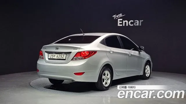 Hyundai Accent 2011 — фото 2