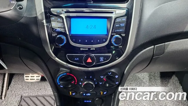 Hyundai Accent 2011 — фото 15