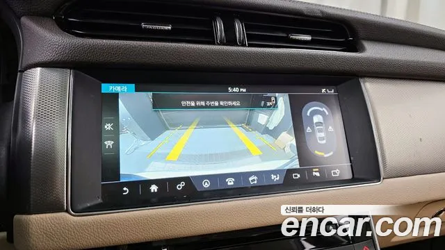 Jaguar XF 2016 — фото 15