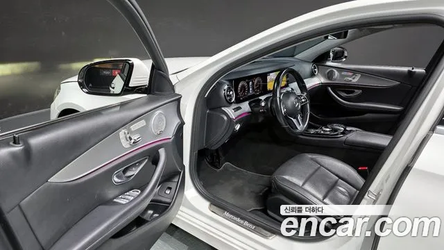 Mercedes-Benz E-Class 2019 — фото 11