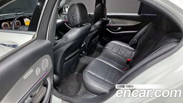 Mercedes-Benz E-Class 2019 — фото 12