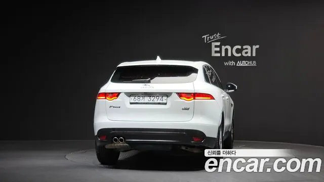 Jaguar F-PACE 2017 — фото 4