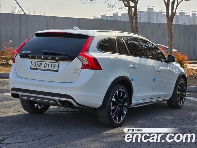 Volvo V60 2016 — фото 8