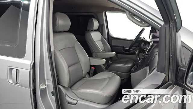 Hyundai Starex 2017 — фото 10
