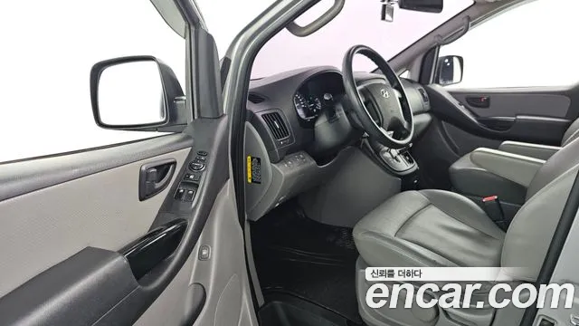 Hyundai Starex 2017 — фото 11