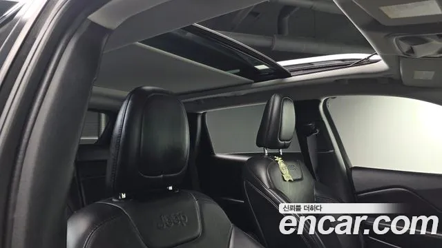 Jeep Cherokee 2019 — фото 18