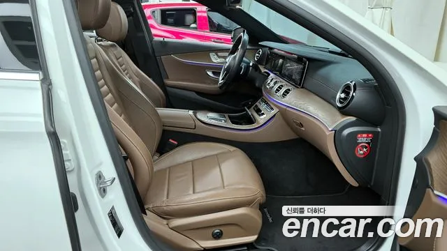 Mercedes-Benz E-Class 2021 — фото 11
