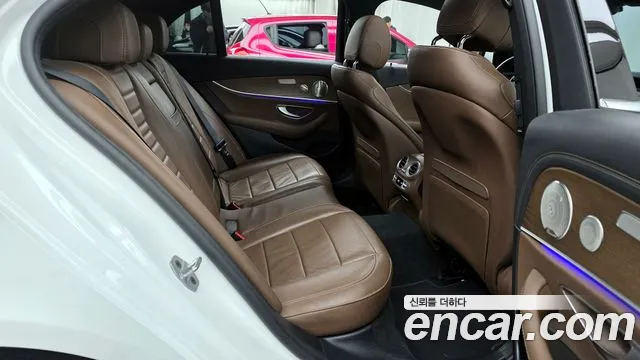 Mercedes-Benz E-Class 2021 — фото 12