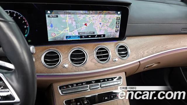 Mercedes-Benz E-Class 2021 — фото 14