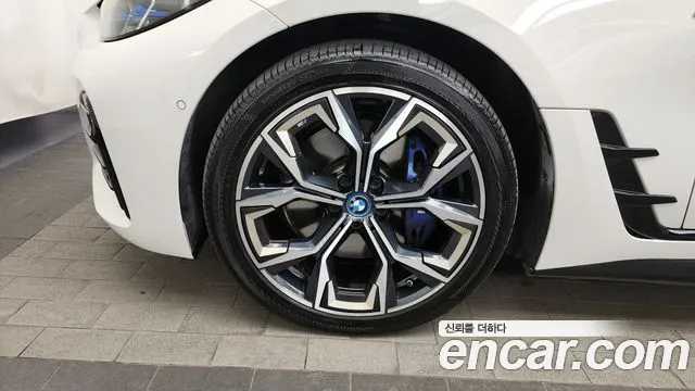 BMW i4 2024 — фото 5