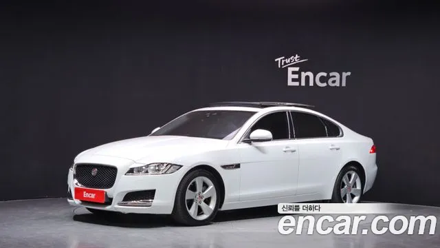 Jaguar XF 2018 — фото 1