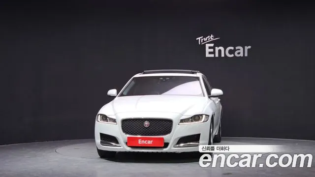 Jaguar XF 2018 — фото 3
