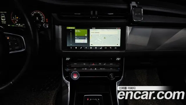 Jaguar XF 2018 — фото 15