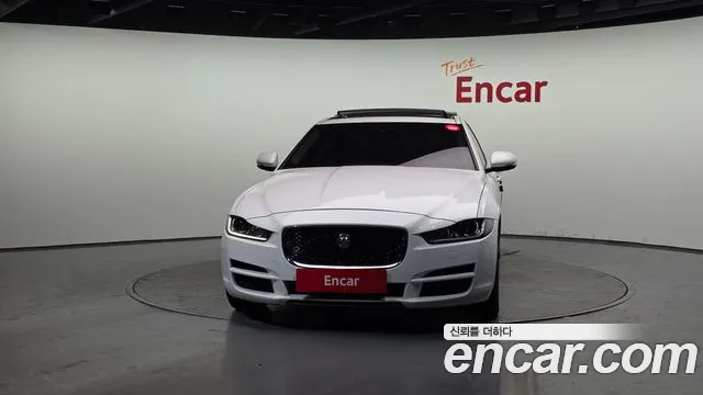 Jaguar XE 2016 — фото 3