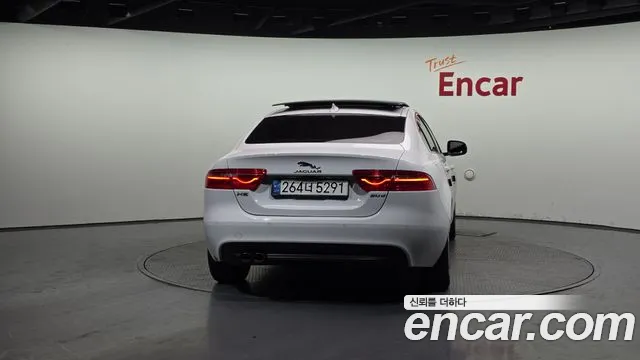 Jaguar XE 2016 — фото 4