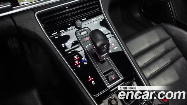 Porsche Panamera 2018 — фото 9