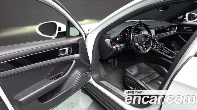 Porsche Panamera 2018 — фото 11