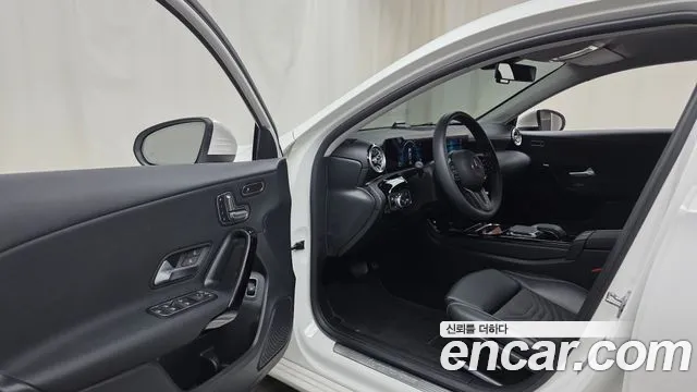 Mercedes-Benz A-Class 2020 — фото 10