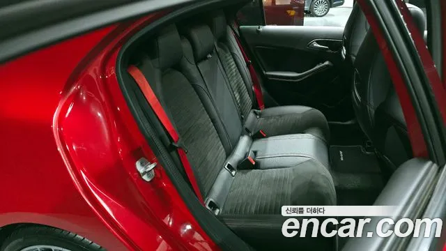 Mercedes-Benz A-Class 2018 — фото 12