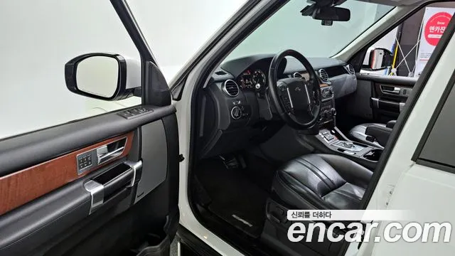 Land Rover Discovery 2016 — фото 11
