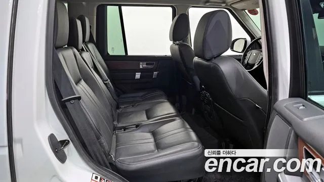 Land Rover Discovery 2016 — фото 12