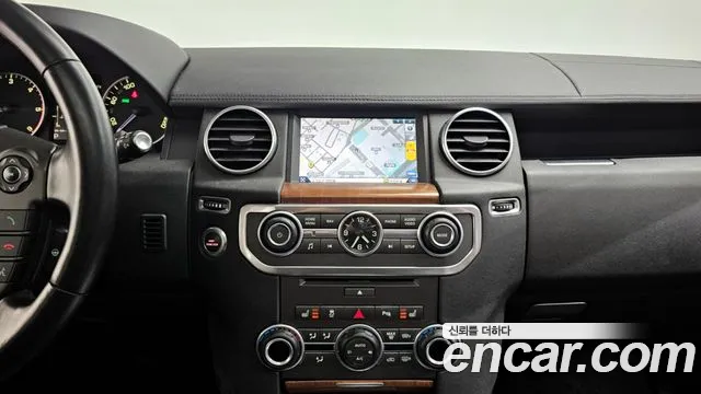 Land Rover Discovery 2016 — фото 14