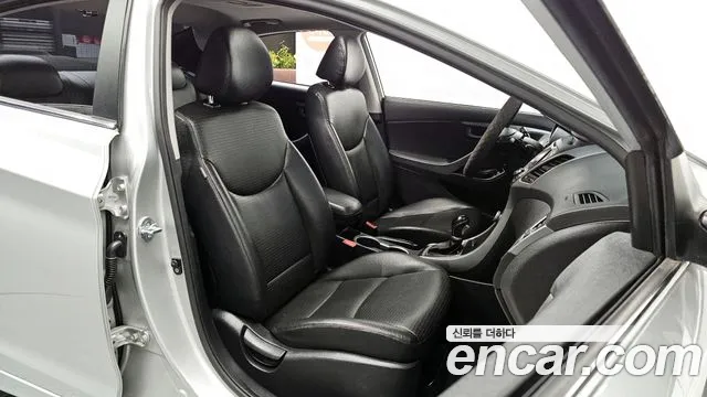 Hyundai AVANTE 2014 — фото 10