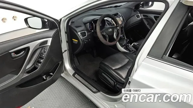 Hyundai AVANTE 2014 — фото 11